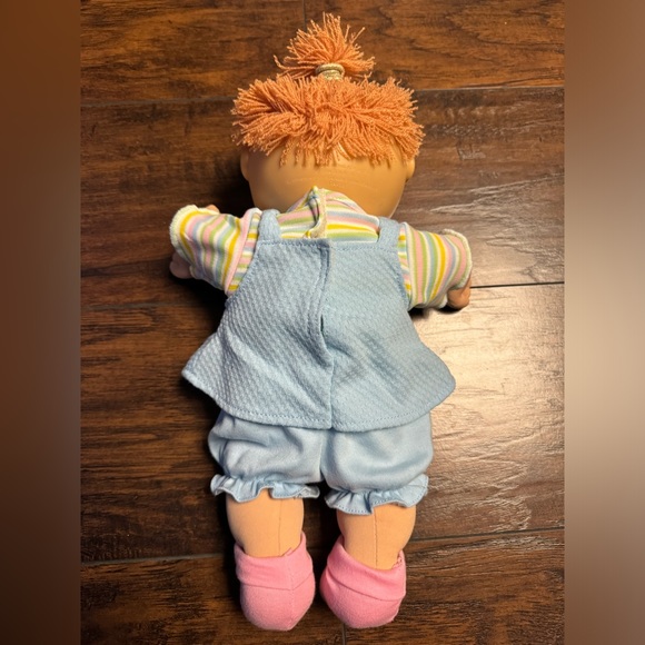 2004 Cabbage Patch Girl Doll Red Curly Hair, Blue Eyes Rare Collectible - Picture 2 of 16